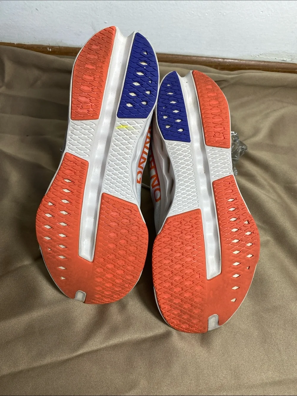 ON Running Women's Cloud Surfer Next White size 9 W